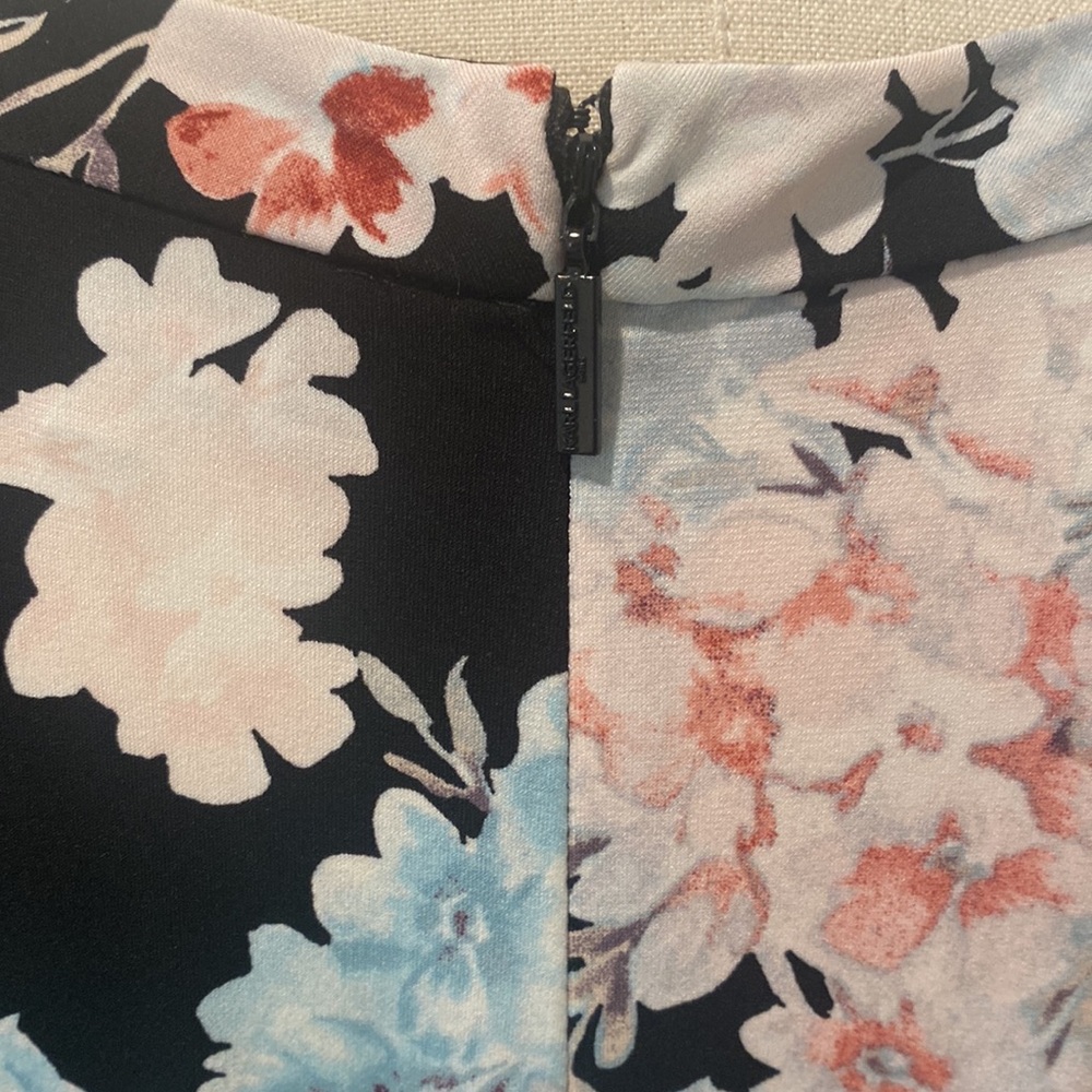 Karl Lagerfeld Paris short sleeve floral blouse 2X - Picture 5 of 7